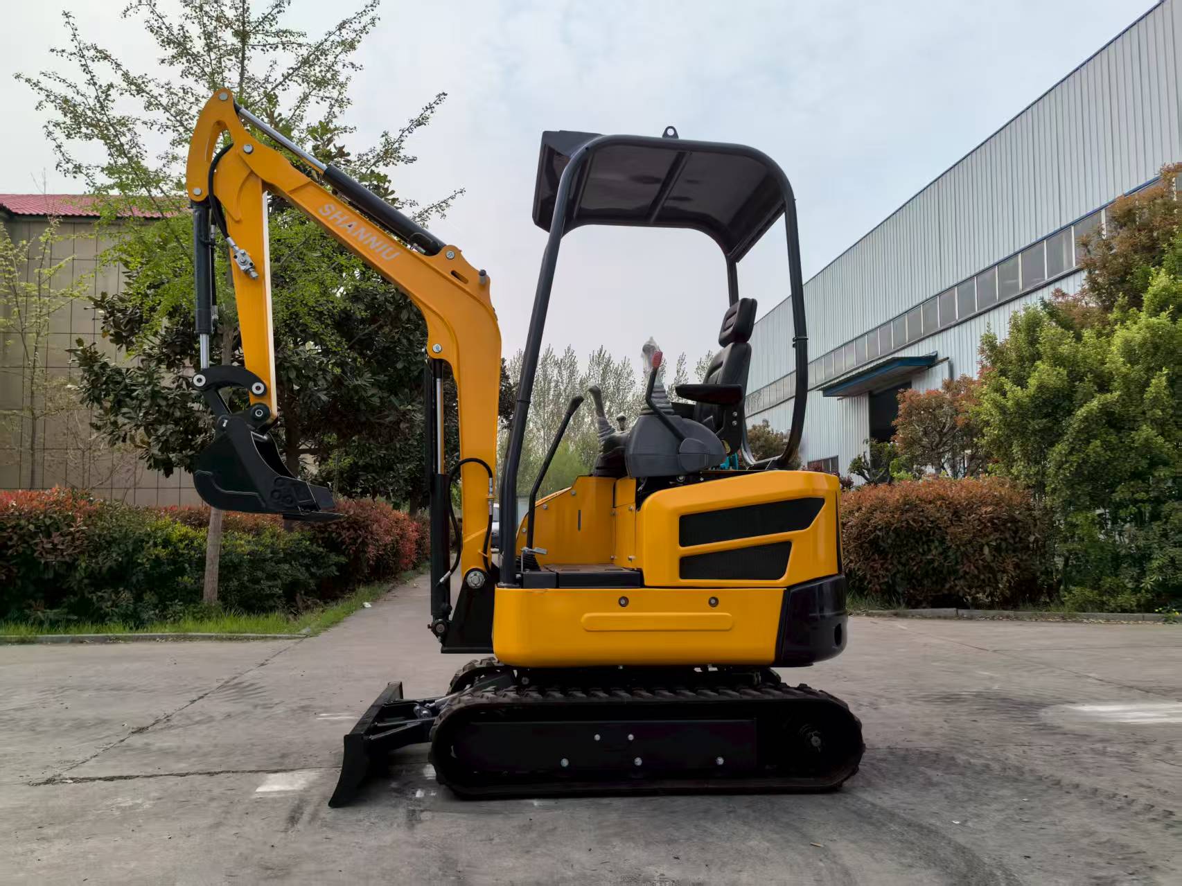 Urban Farming Is - 2T Tailless Small Excavator EPA Engine
